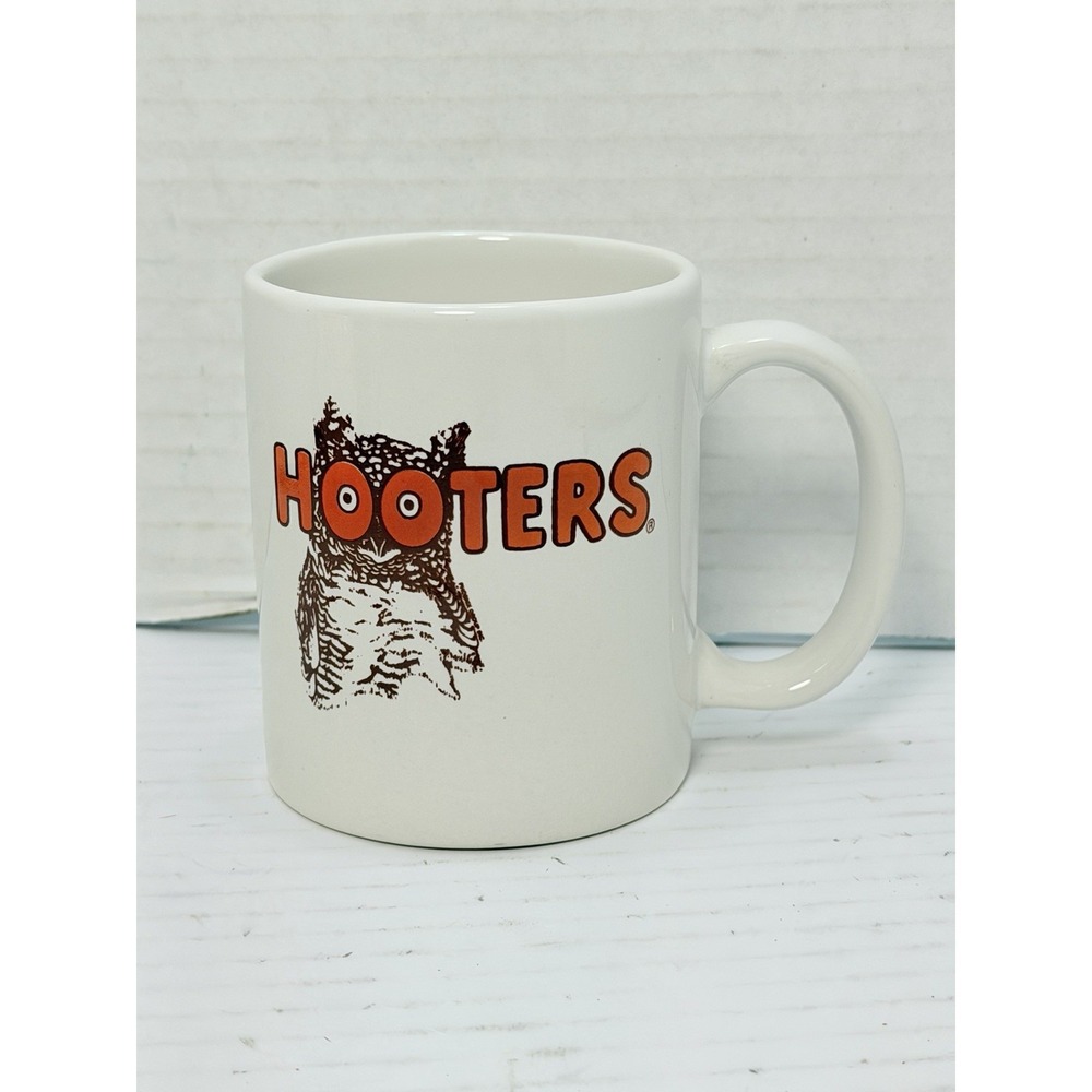 Vintage Hooters Owl Logo Coffee Mug White Ceramic Restaurant‎ Cup 4" Tall